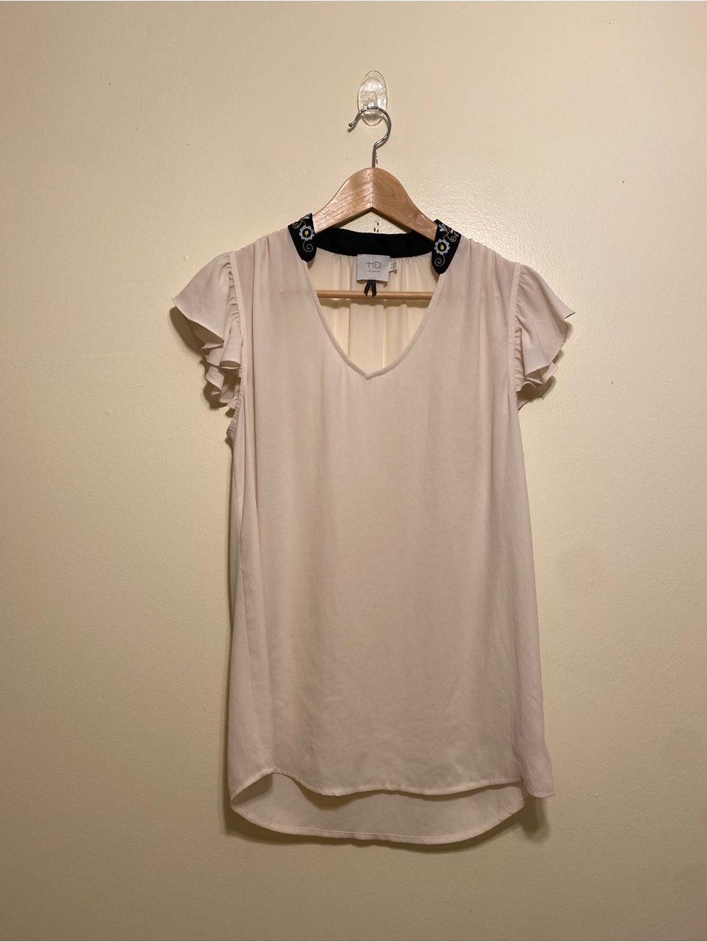HD in Paris Cream V-Neck Blouse with Black Embroidered Collar. Size 6